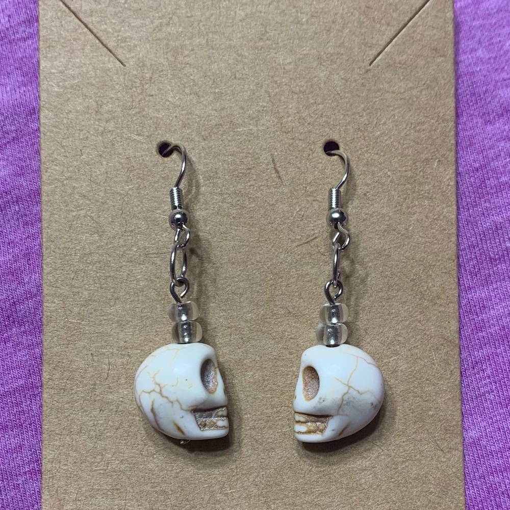 skull earrings
